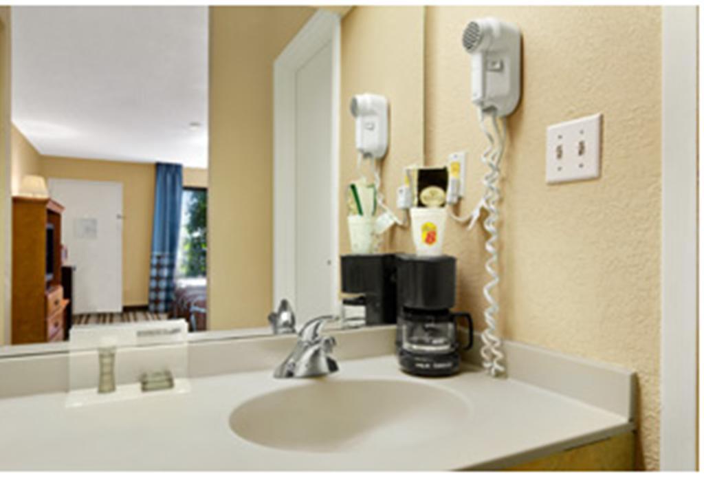 Super 8 By Wyndham Oxford Motel Phòng bức ảnh
